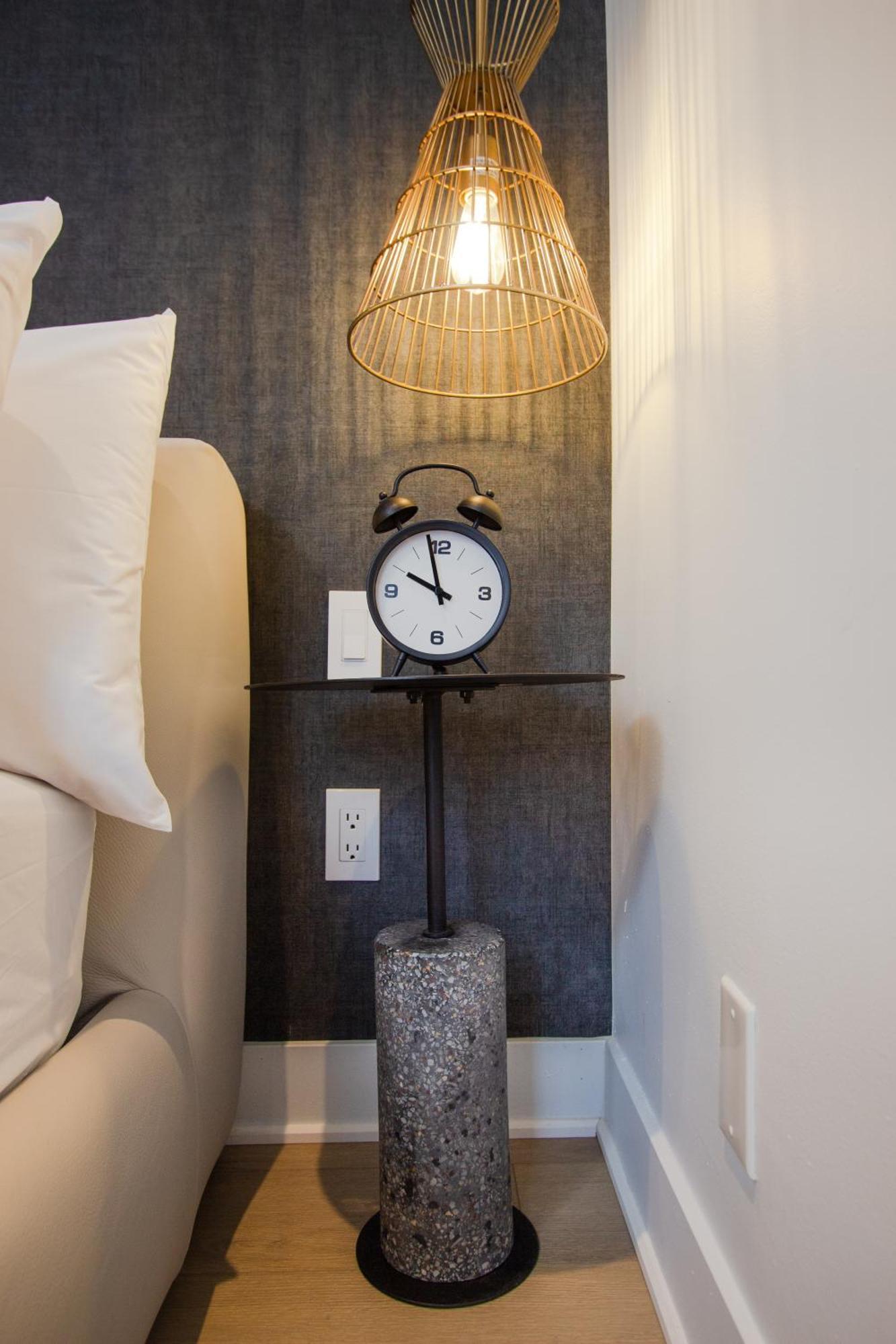 #17 - Self Check-in - Plateau - St-denis Apartment *