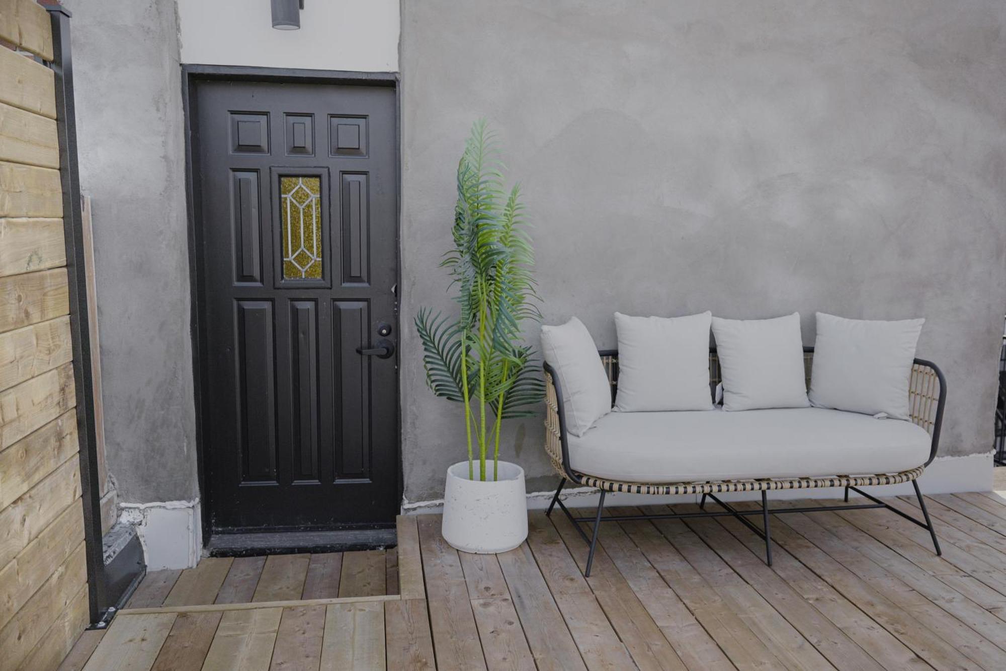 #17 - Self Check-in - Plateau - St-denis Apartment